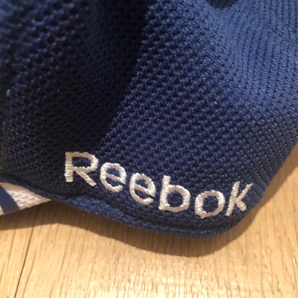 Toronto maple leafs hat - Picture 5 of 8